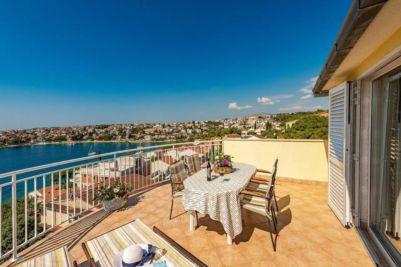 Guest house Nealeona Apartments Okrug Gornji